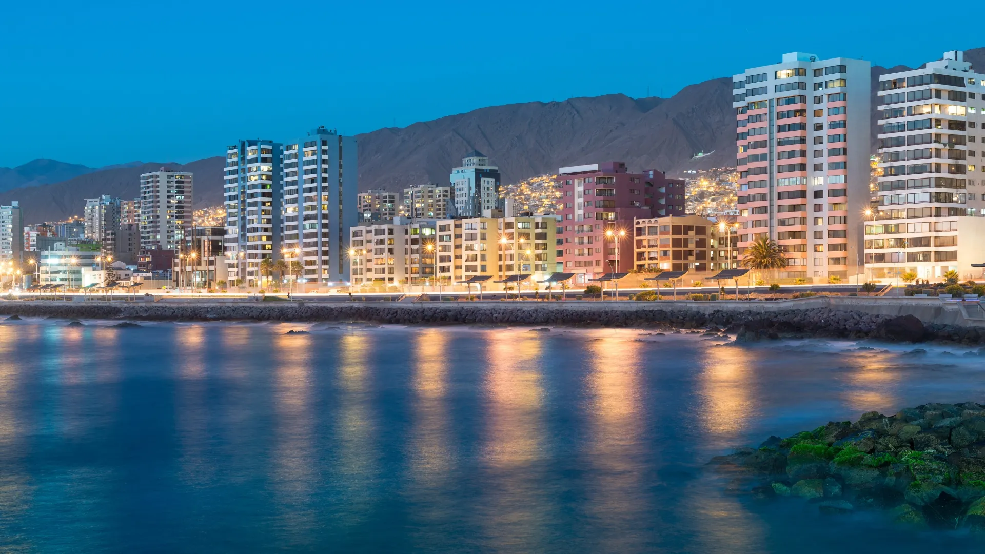 Vista de Antofagasta de noche